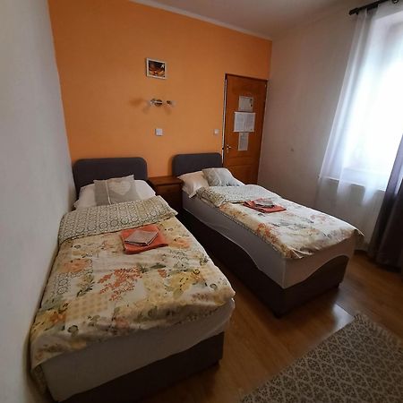 Kis Rigo Vendeghaz Ξενοδοχείο Salgótarján Εξωτερικό φωτογραφία